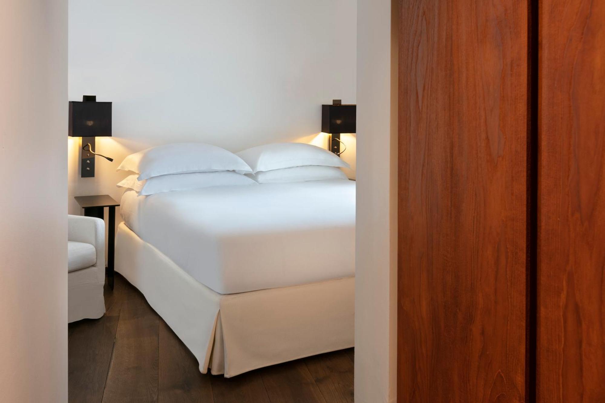 Superior, Guest room, 1 King,1646895656:JPEG