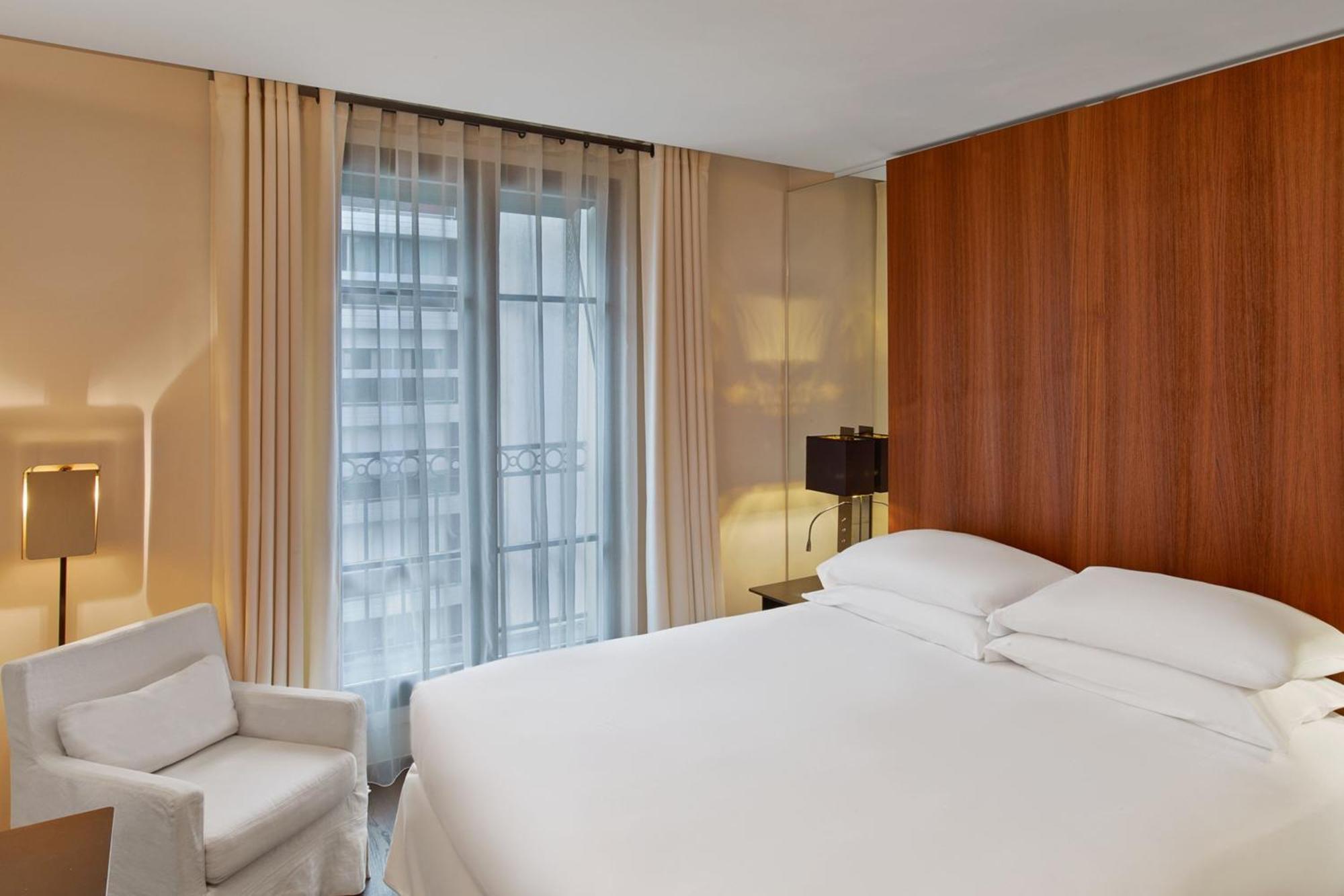 Deluxe Queen Room Balcony