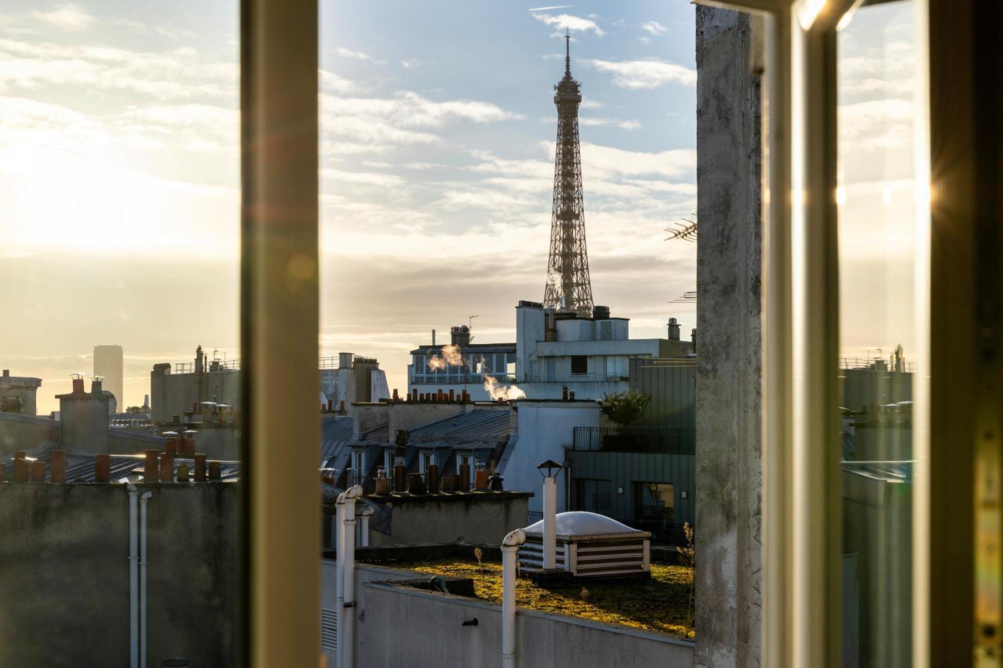 Zimmer mit Blick auf den Eiffelturm