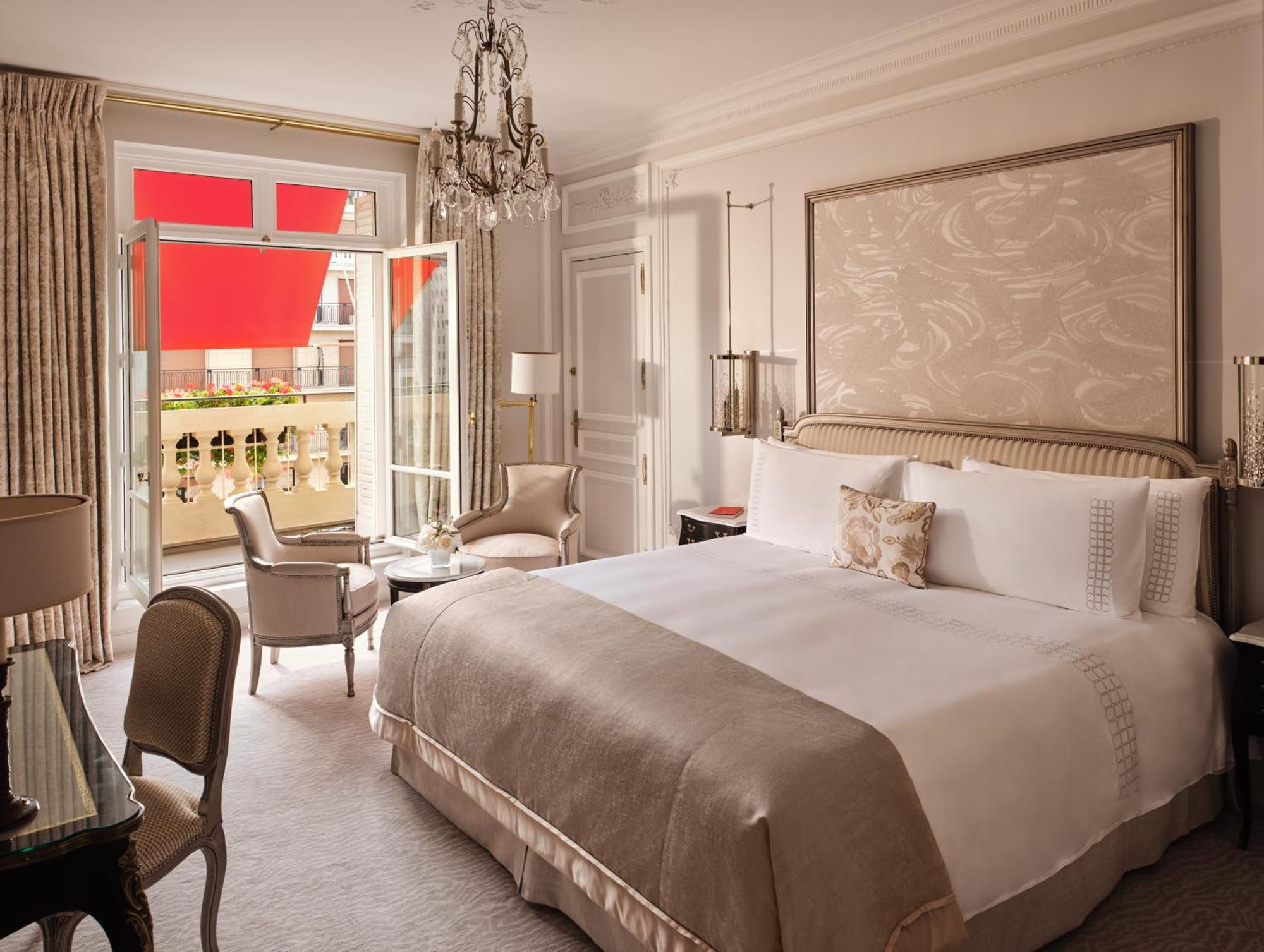 Deluxe Room avenue Montaigne view
