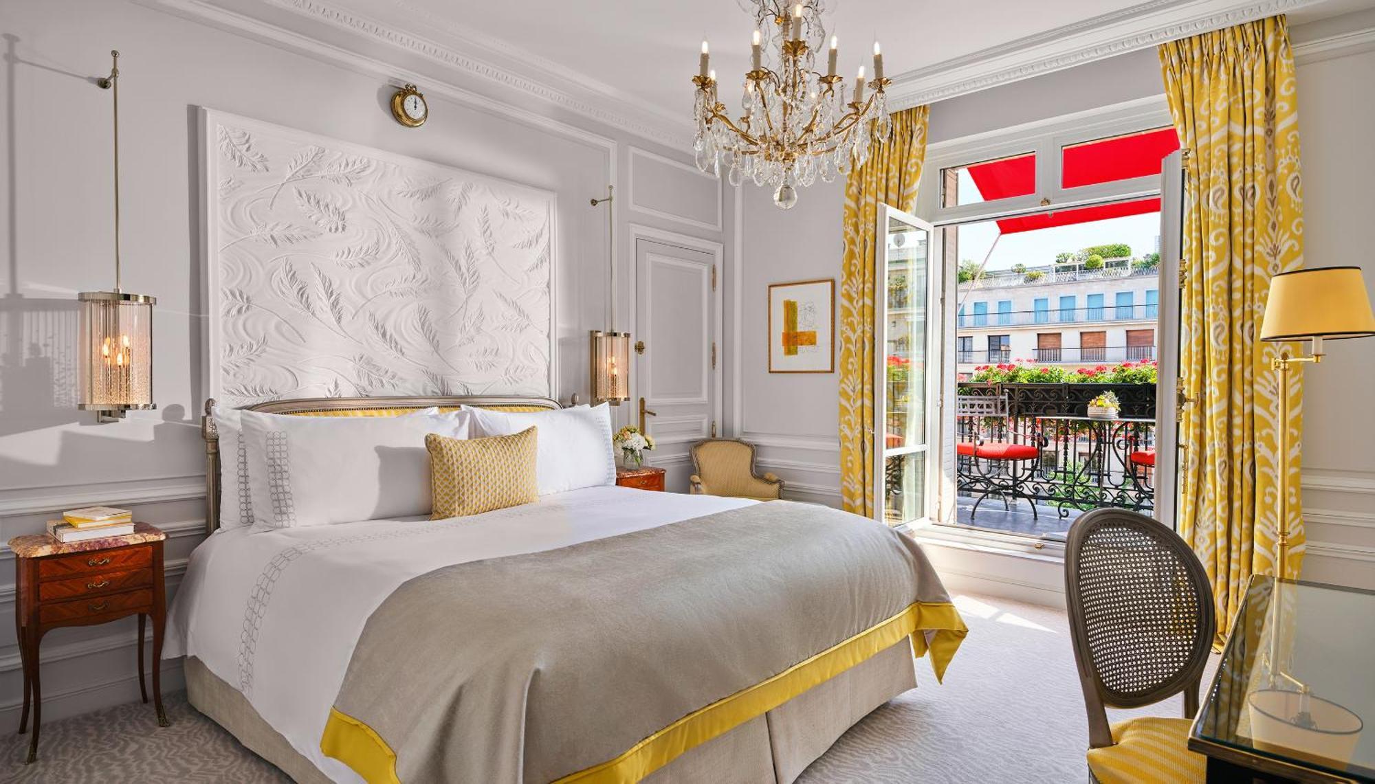 Deluxe Room avenue Montaigne view