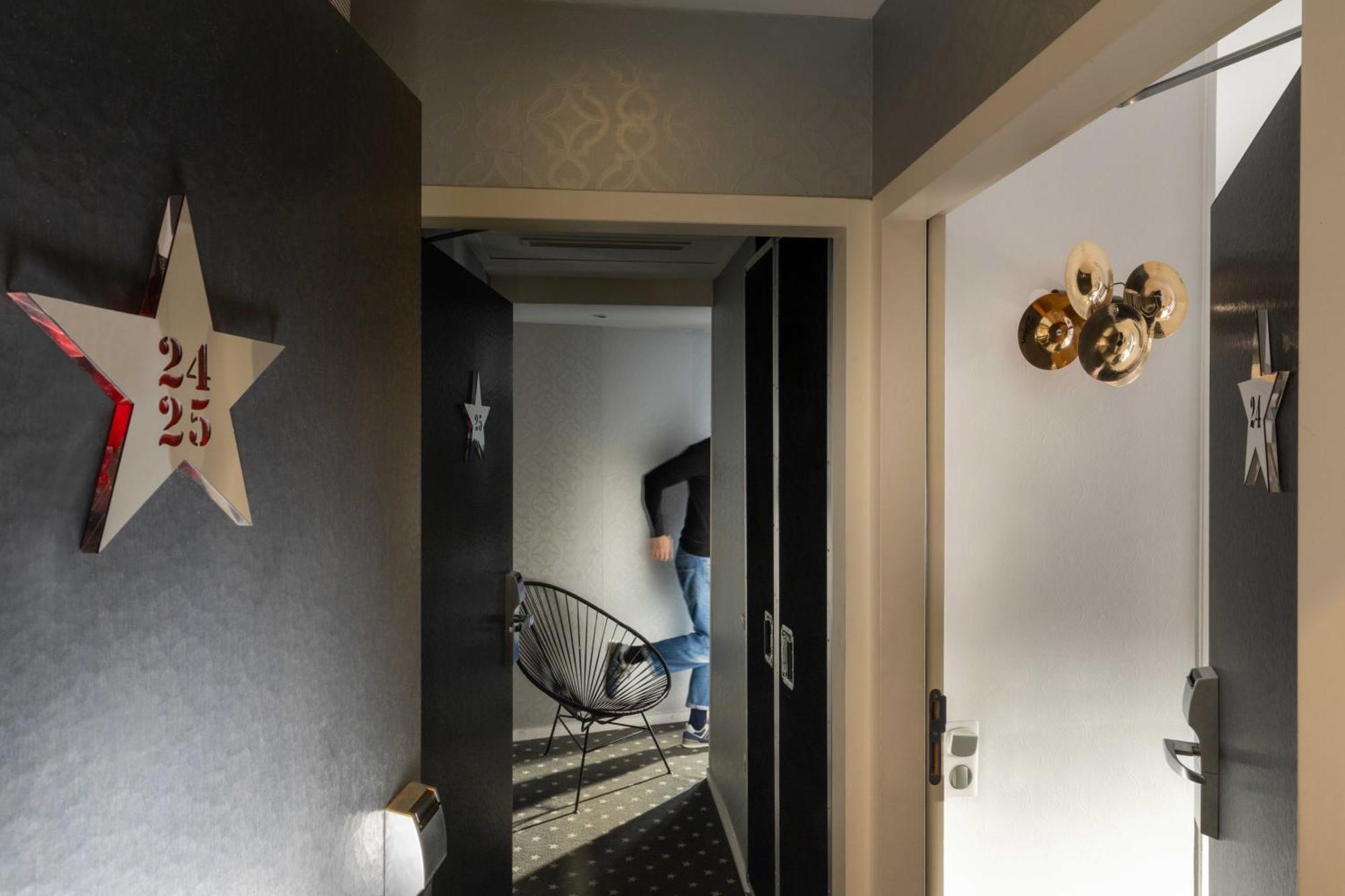 2 Doppelzimmer mit Verbindungstür