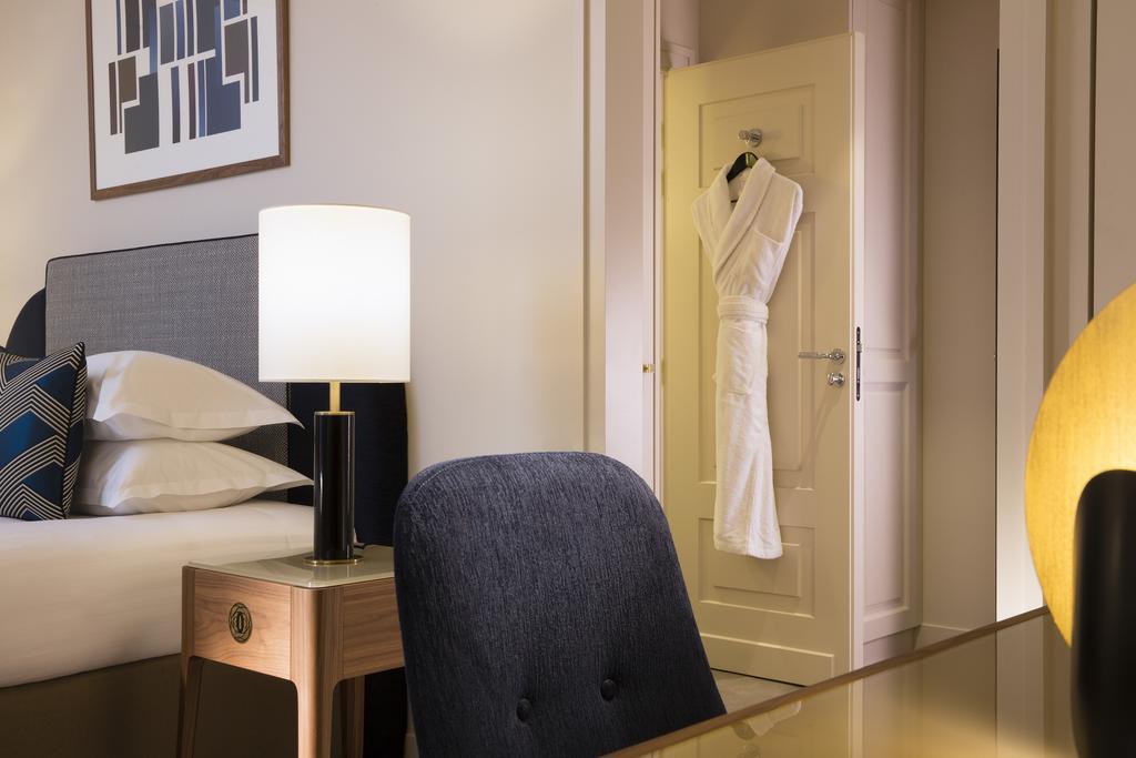 Großes Doppel-/Zweibettzimmer