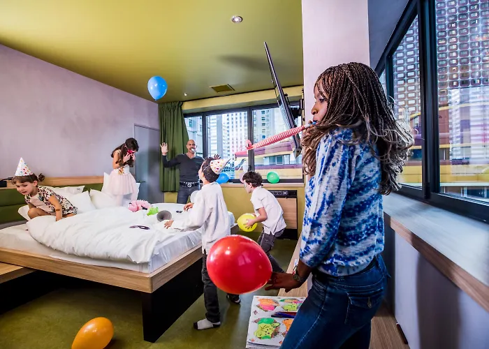 YOOMA Urban Lodge Tour Eiffel Paris